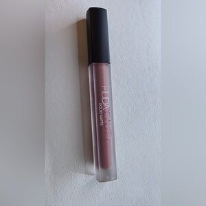 HUDA BEAUTY Liquid Matte Lipstick in Queen Of Sheba Limited Edition